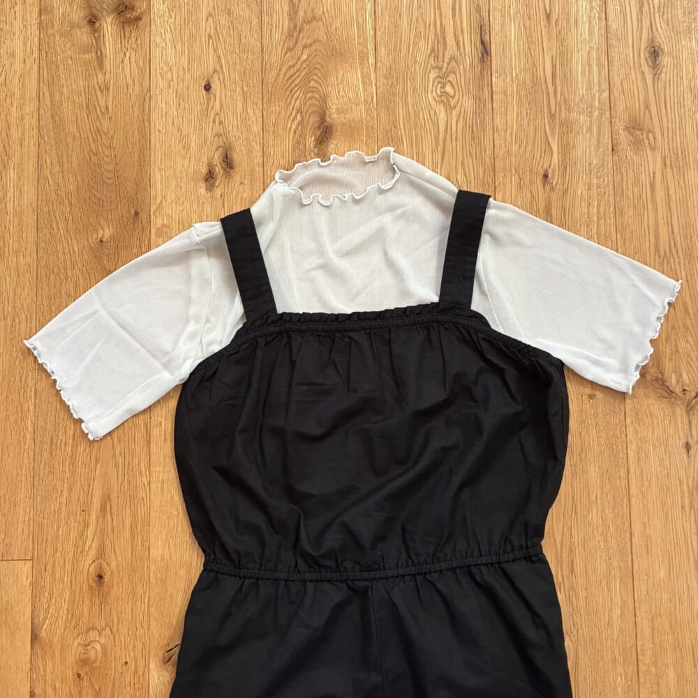ユニクロ　キッズ　黒サロペット