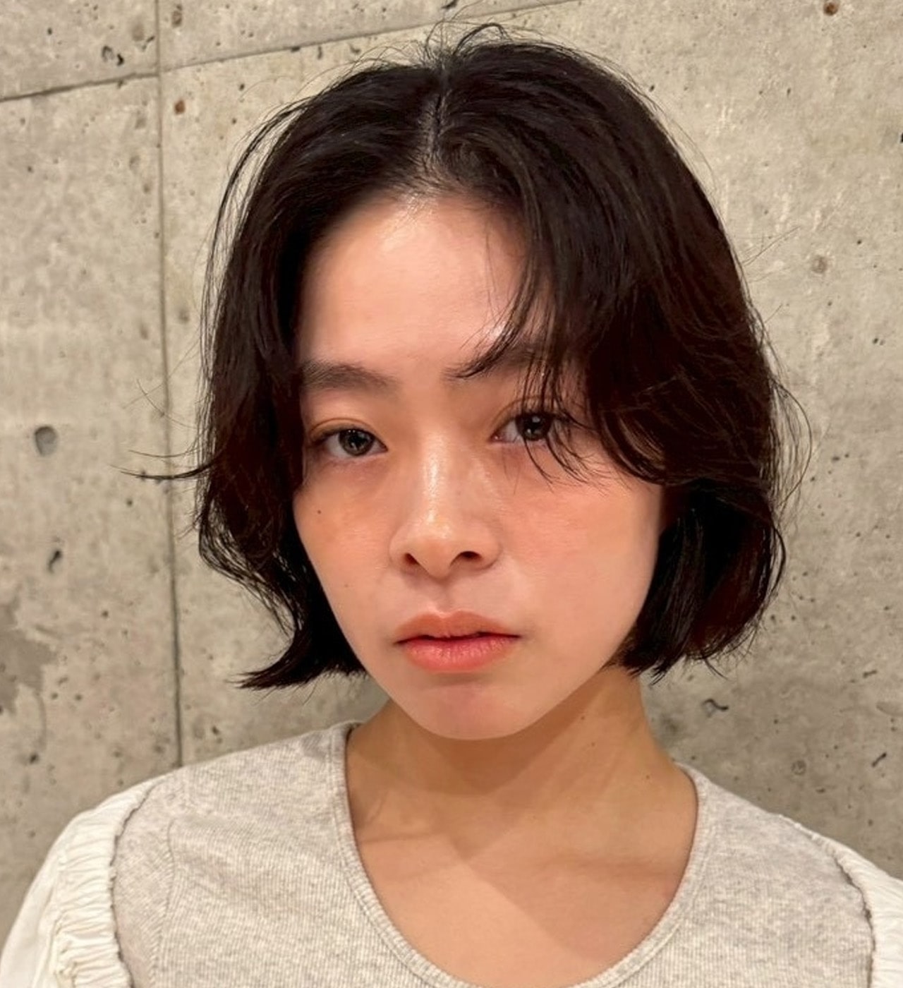 ヘアカラーなしでも柔らかい印象になる、レイヤーでクセを生かしたナチュラルボブ メインカット