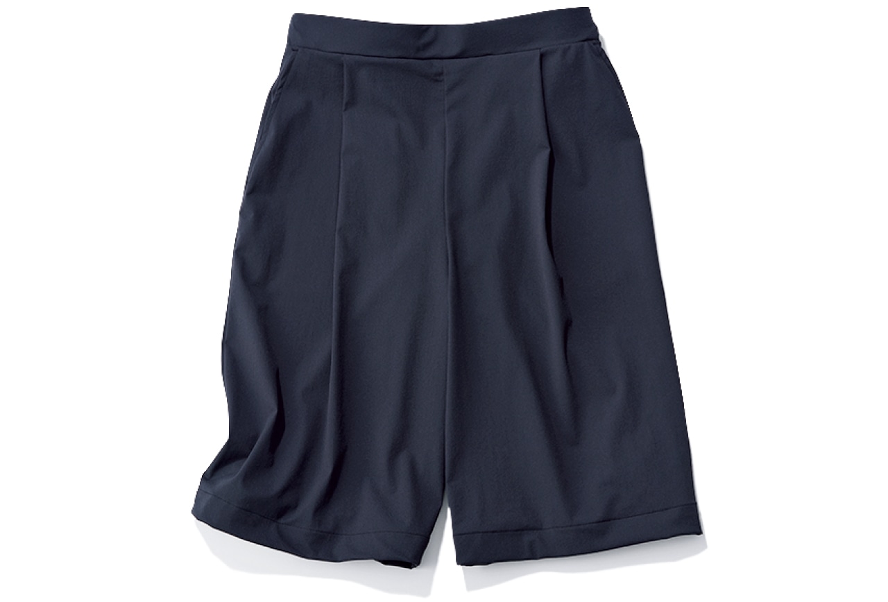 パンツ￥6990／アンフィーロ