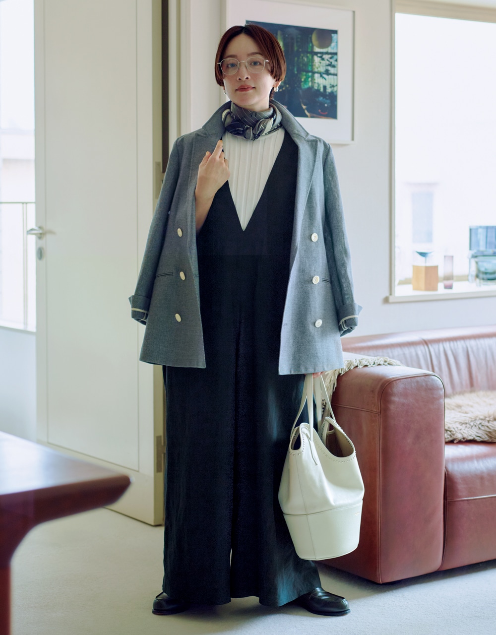 【SACRA（サクラ）】Vネックの黒サロペットコーデ 高山都さん