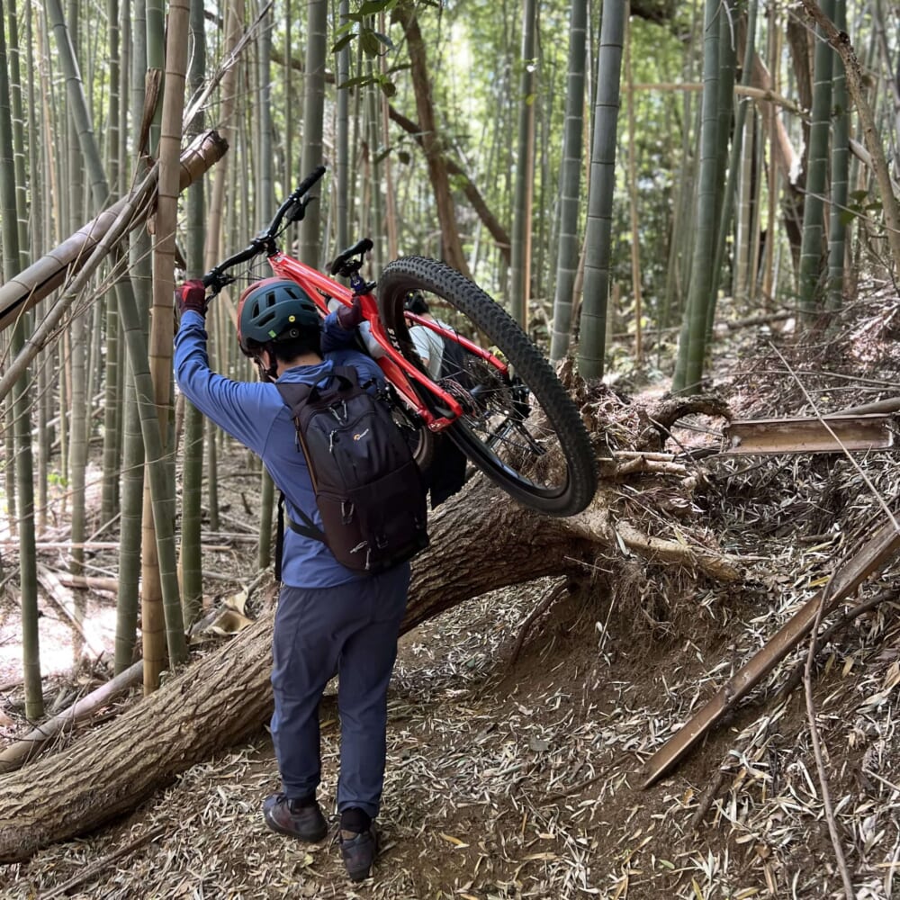 5月、真夏日。東京の里山をマウンテンバイクで走る。 | LEE