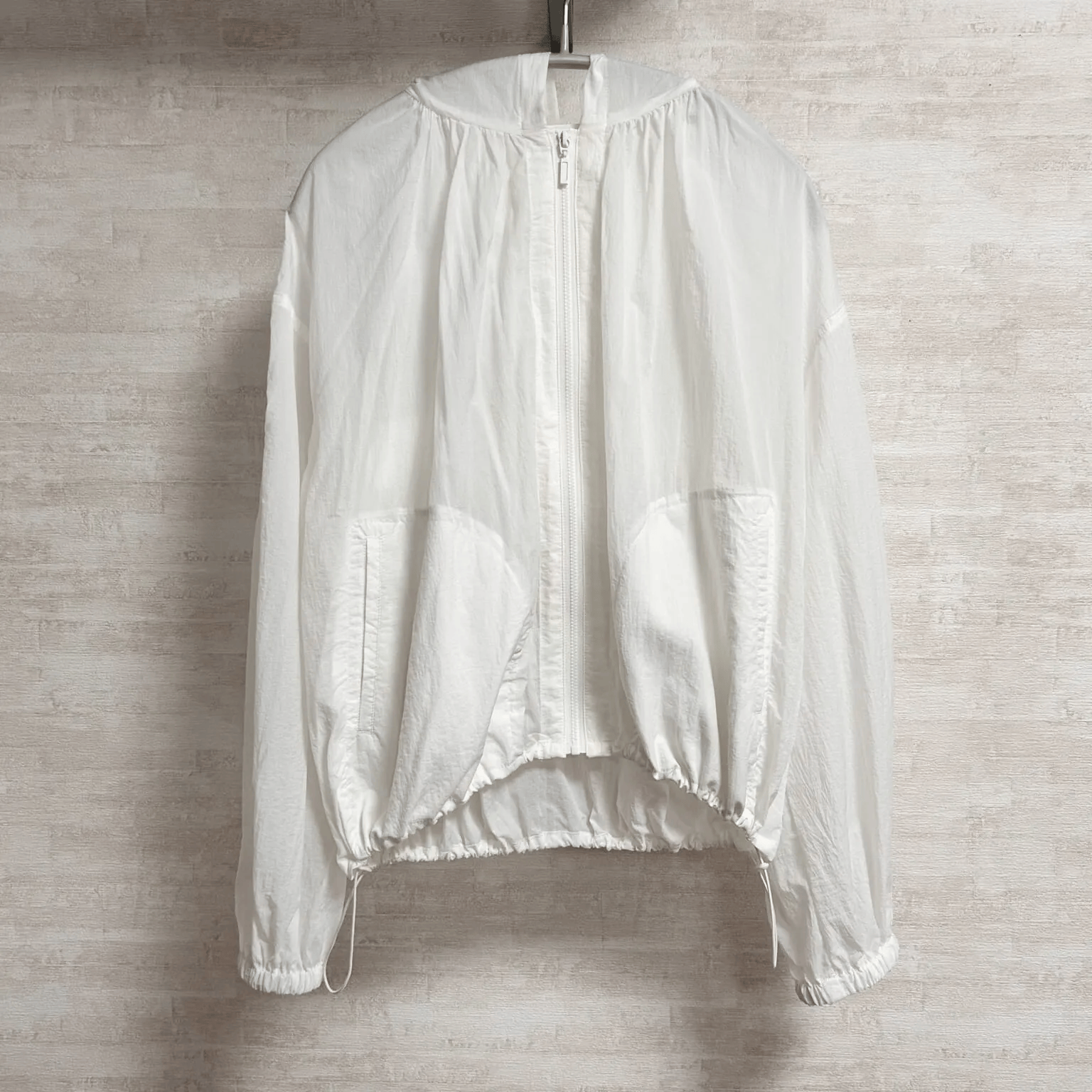 GU「UVカットシアーパーカ(01 OFF WHITE)」