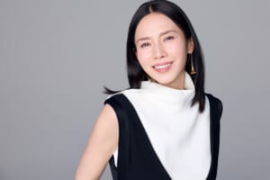 『大草原の小さな農家』中谷美紀・著2026年6月11日発売。(幻冬舎文庫)インタビュー　著者近影（寄り）