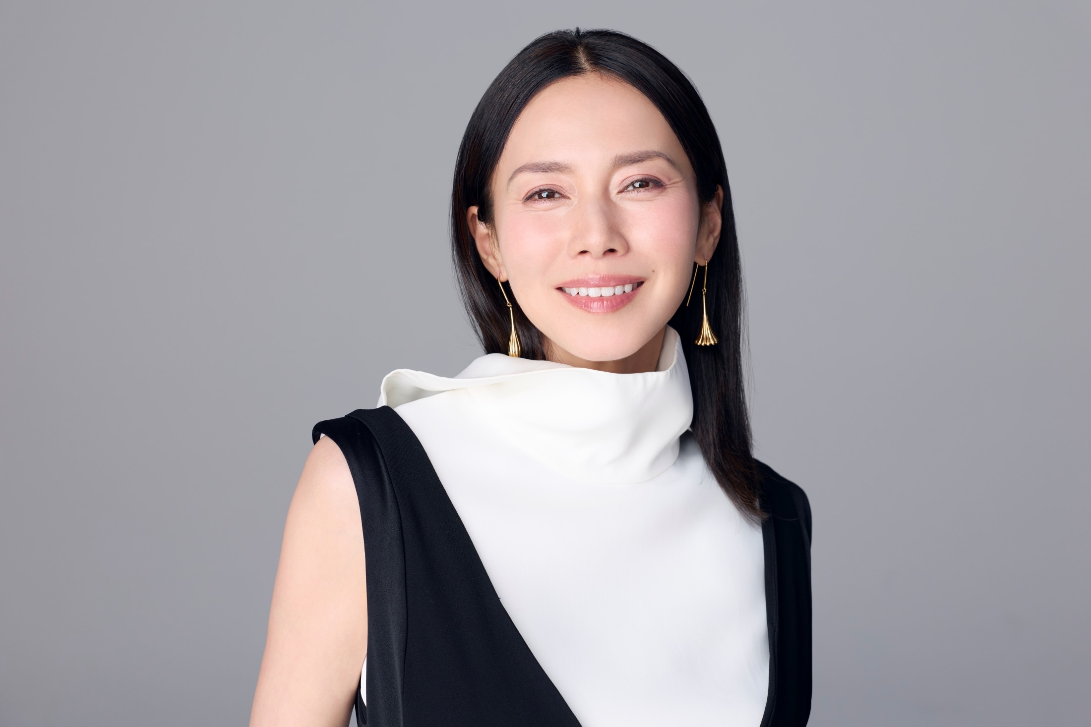 『大草原の小さな農家』中谷美紀・著2026年6月11日発売。(幻冬舎文庫)インタビュー 著者近影(寄り)