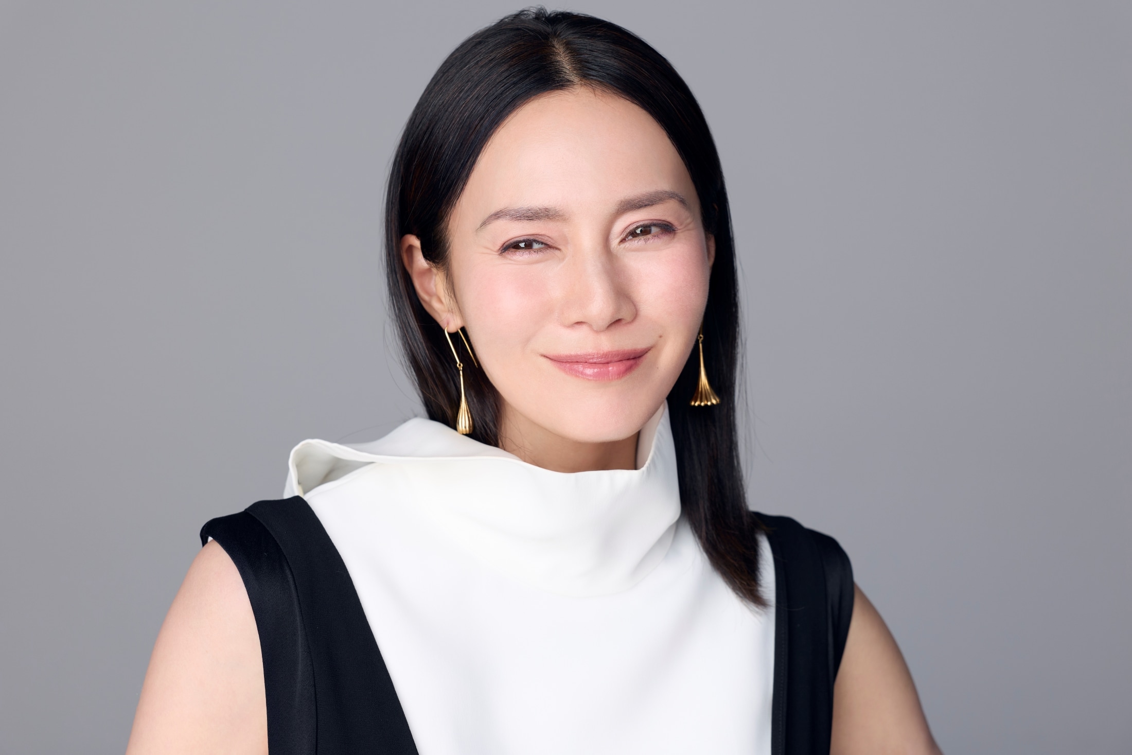 『大草原の小さな農家』中谷美紀・著2026年6月11日発売。(幻冬舎文庫)インタビュー　著者近影（寄り）
