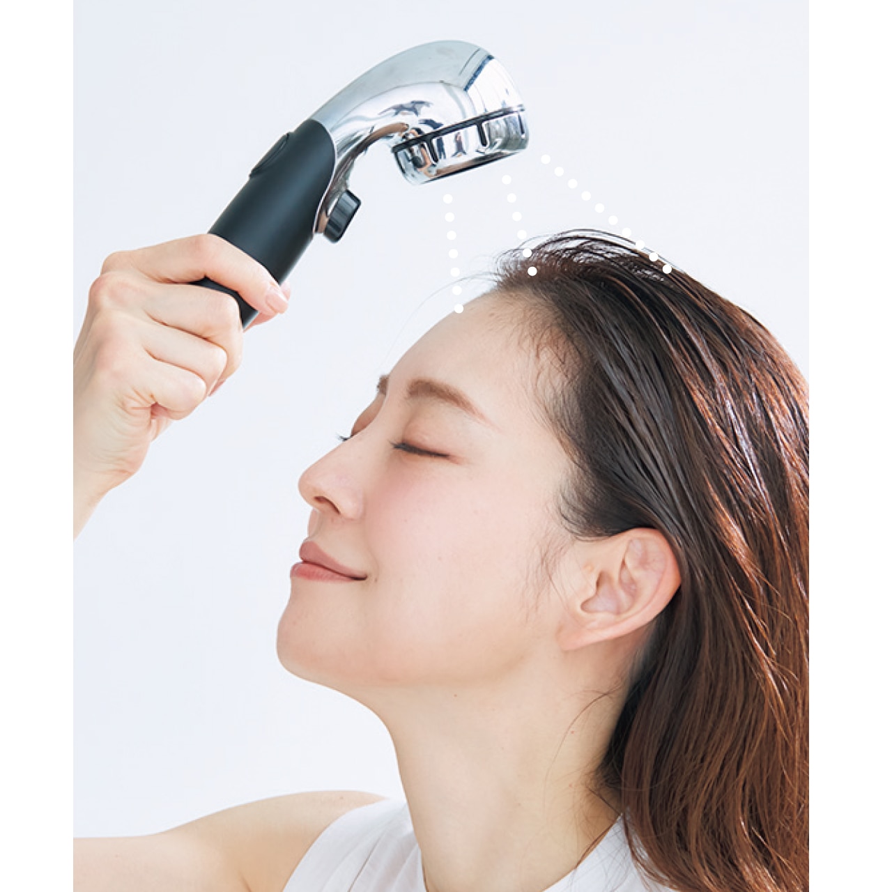 予洗いで泡立ちのいい髪に準備 今井りかさん