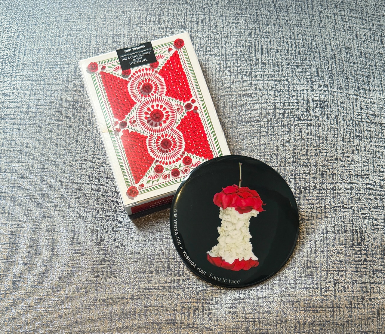 吉田ユニ展グッズ】「“Face to face”ミラー」と「“PLAYING CARDS