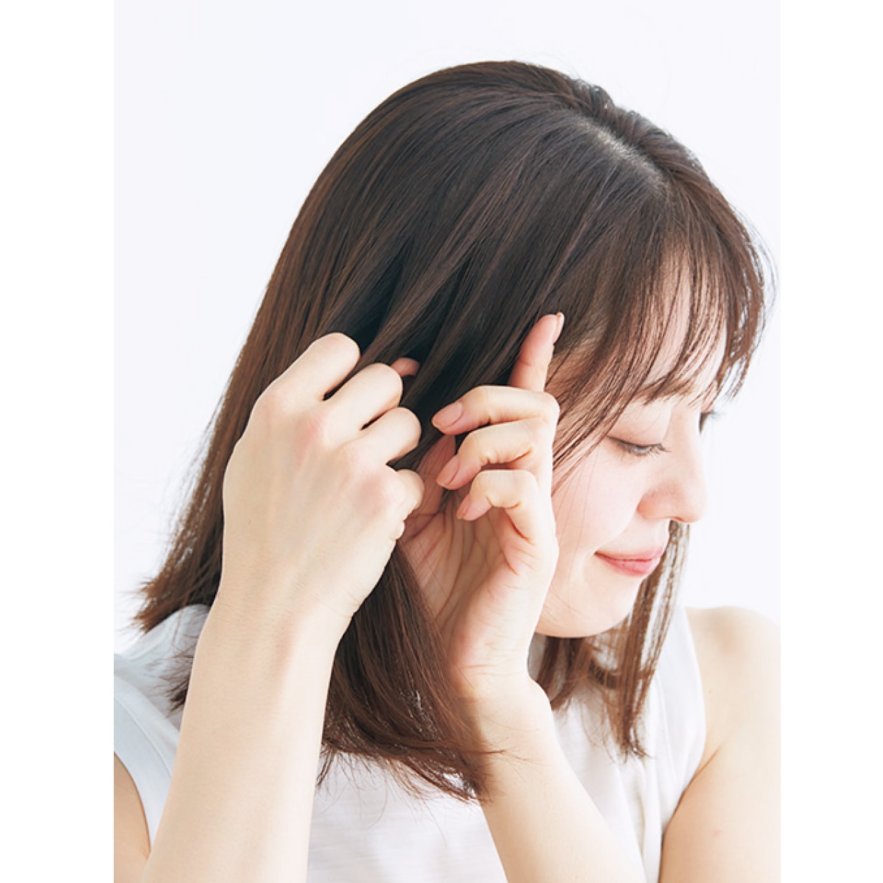 1.ヘアオイルをもみ込み塗り 今井りかさん