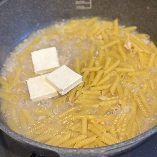 長谷川あかりさんの「ツナ缶と玉ねぎのクリームペンネ」