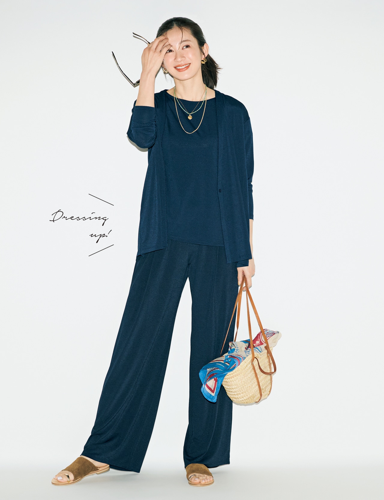 高垣麗子さんのアンサンブル￥7689・パンツ￥5489／ドゥクラッセのコーデ 全身