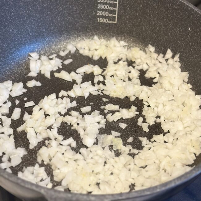 長谷川あかりさんの「ツナ缶と玉ねぎのクリームペンネ」