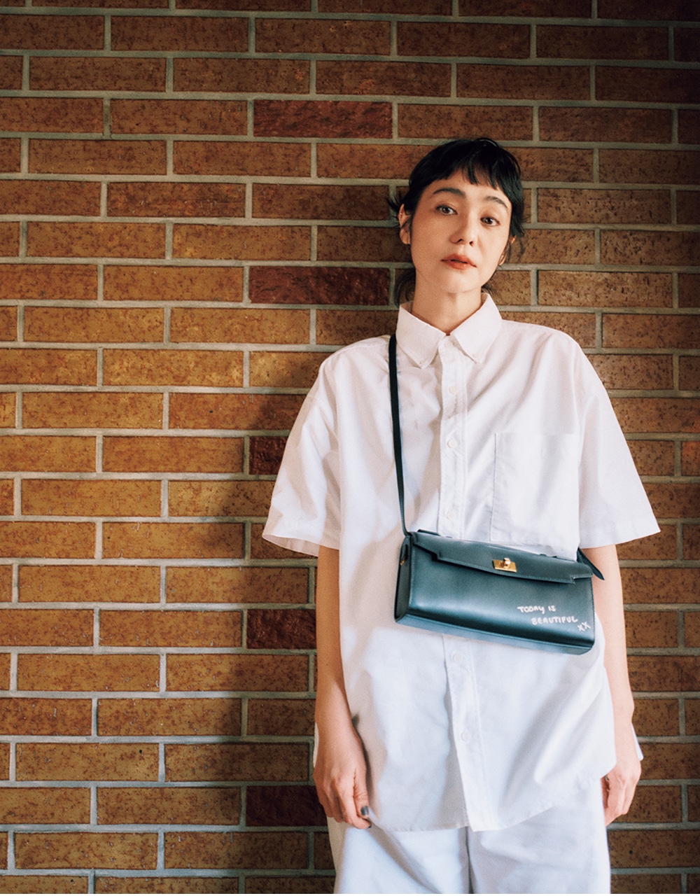 【ANYA HINDMARCH（アニヤ・ハインドマーチ）】の「ショルダーバッグ」 ￥253000 竹下玲奈さん