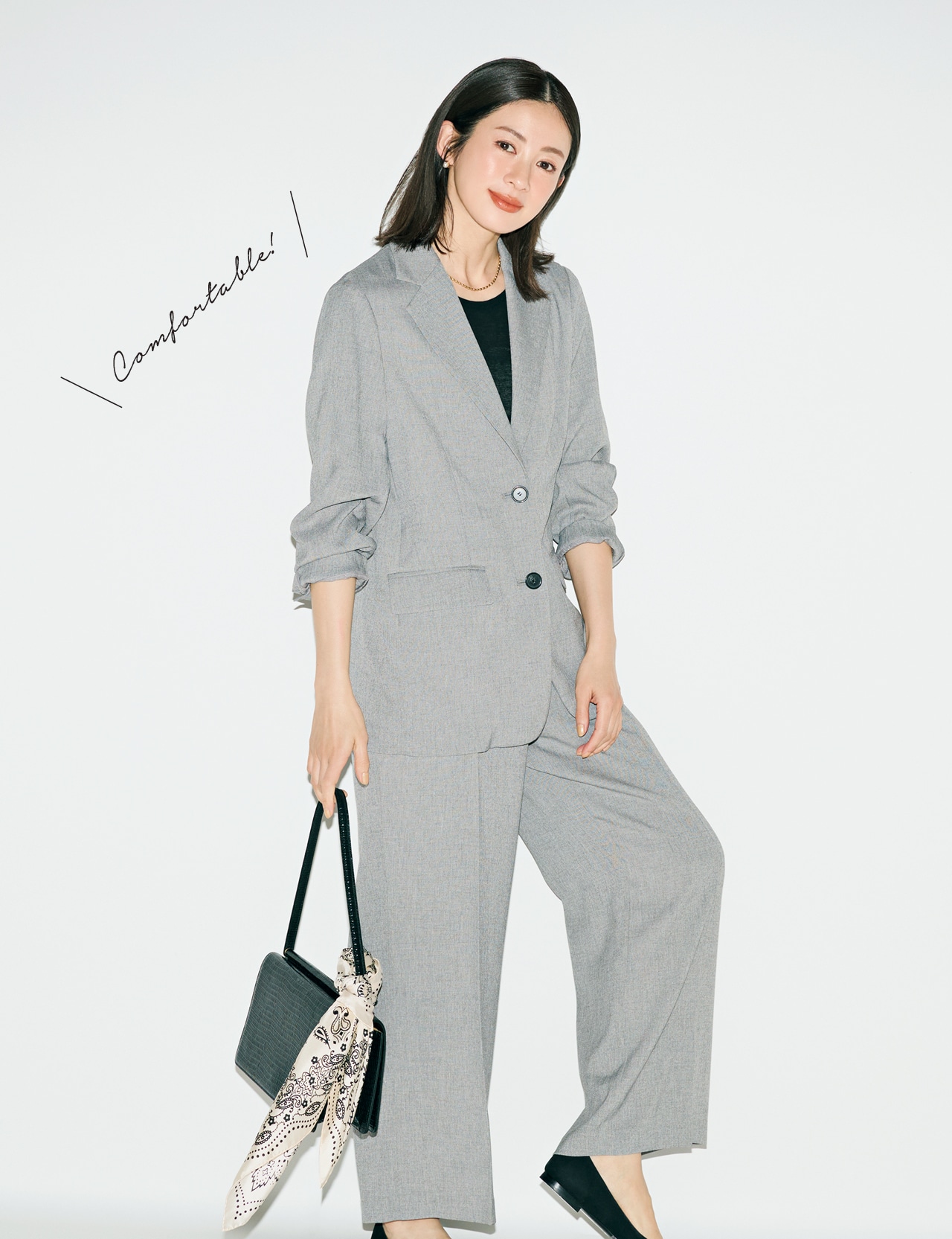 高垣麗子さんのジャケット￥15400・パンツ￥8800／アダストリア（アパートバイ）のコーデ 全身