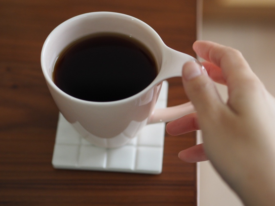 コーヒーの入ったマグカップ