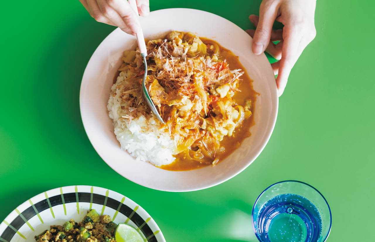 かつお節香るシンプルトマトカレー