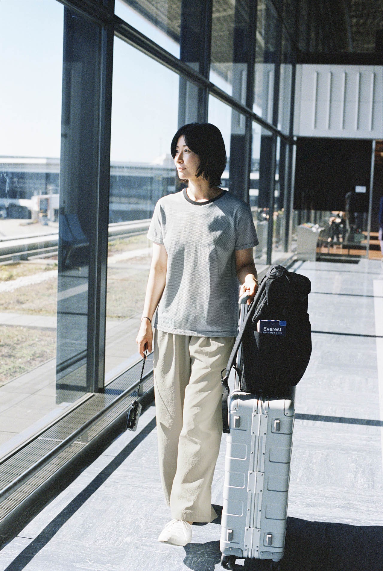 無印良品「婦人 天竺編みクルーネック半袖Tシャツ」を着用した旅行コーデ