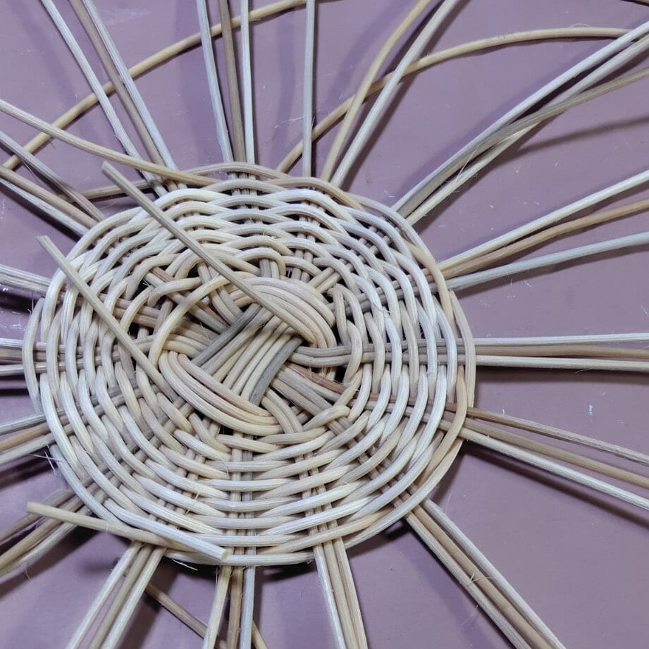 フルーツバスケットを作る工程：編み進めた底部分