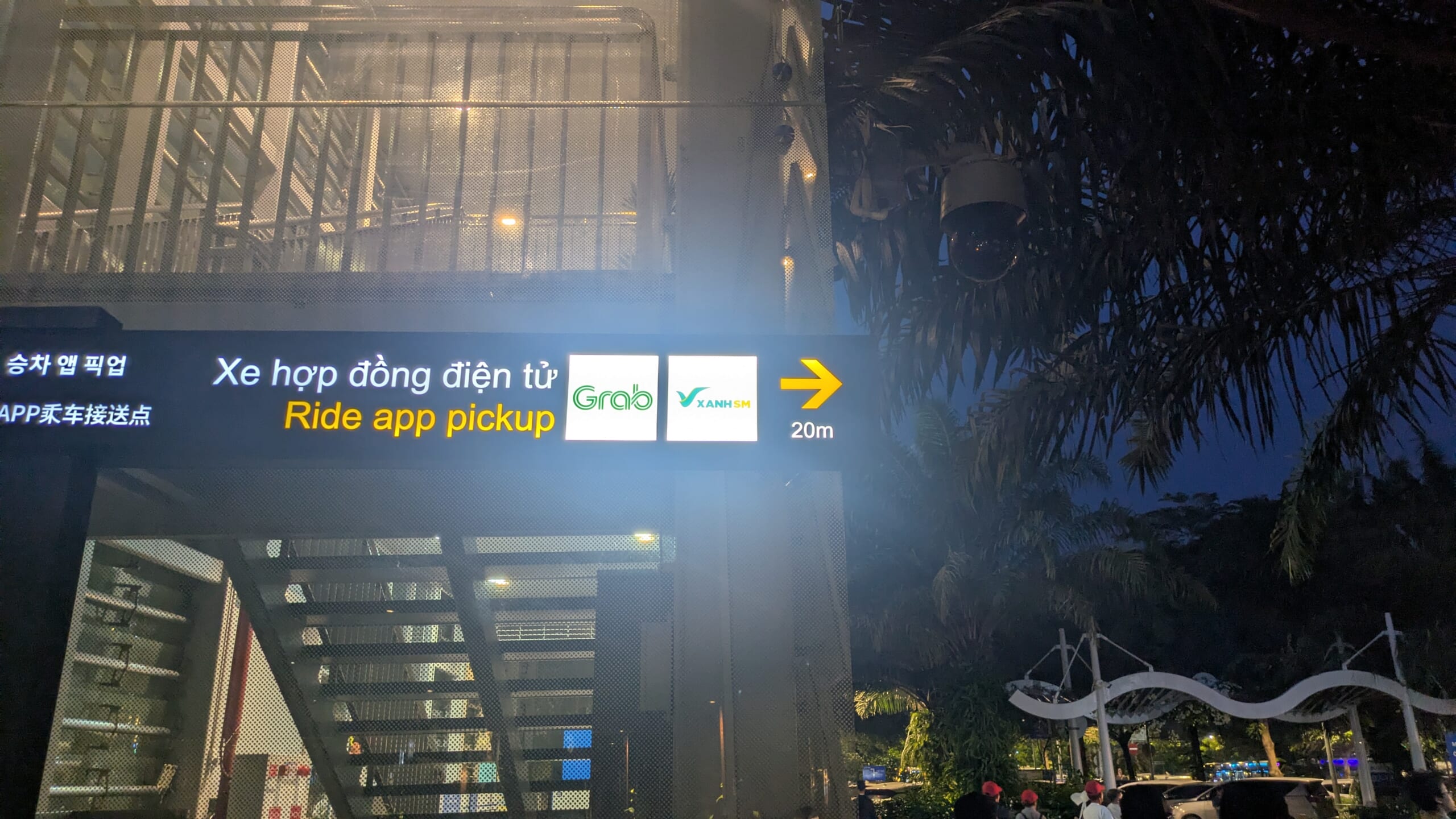 Grabのりばへの案内。専用の乗り場もあって便利。