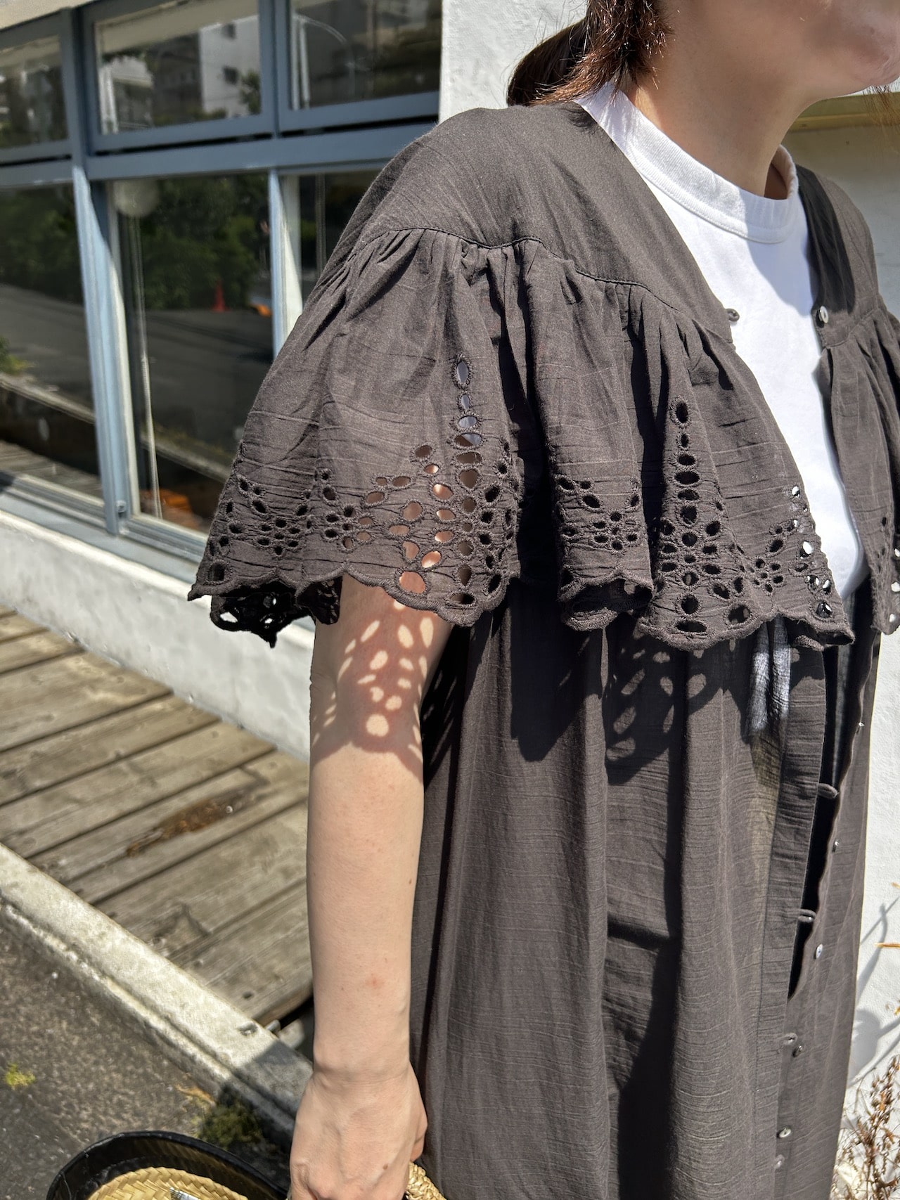 【12closet】kazumiさんコラボ 前後2WAY インドコットン刺しゅうワンピースの袖