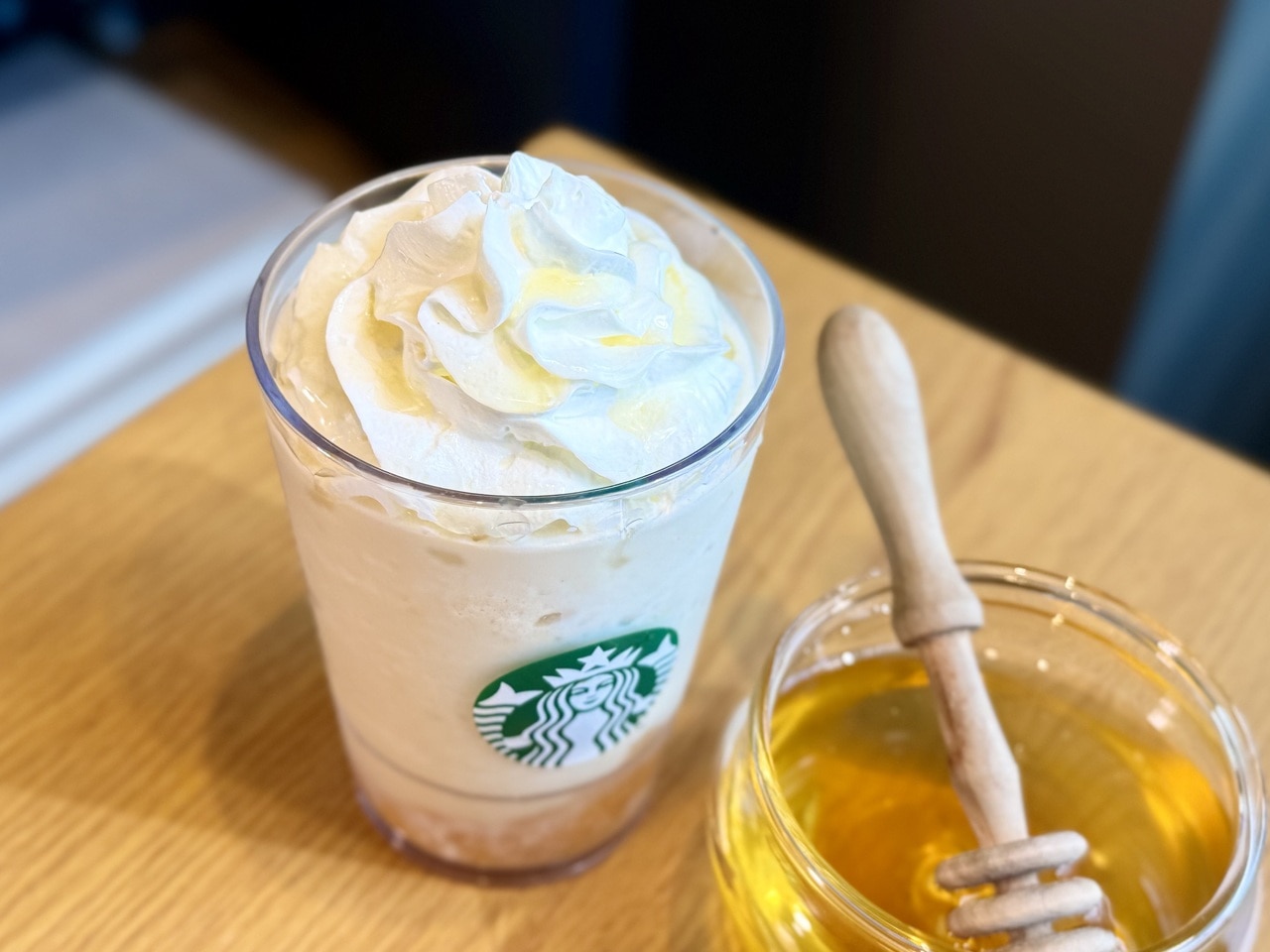 スターバックス「ハニー バナナ フラペチーノ®」とはちみつ