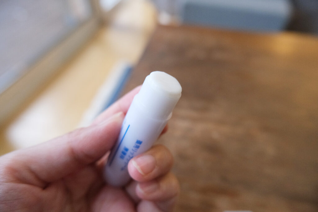 無印良品　薬用リップクリーム・無香料　中身を出したところ