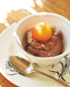 チョコ豆腐ムースの梅ダージリン添え
