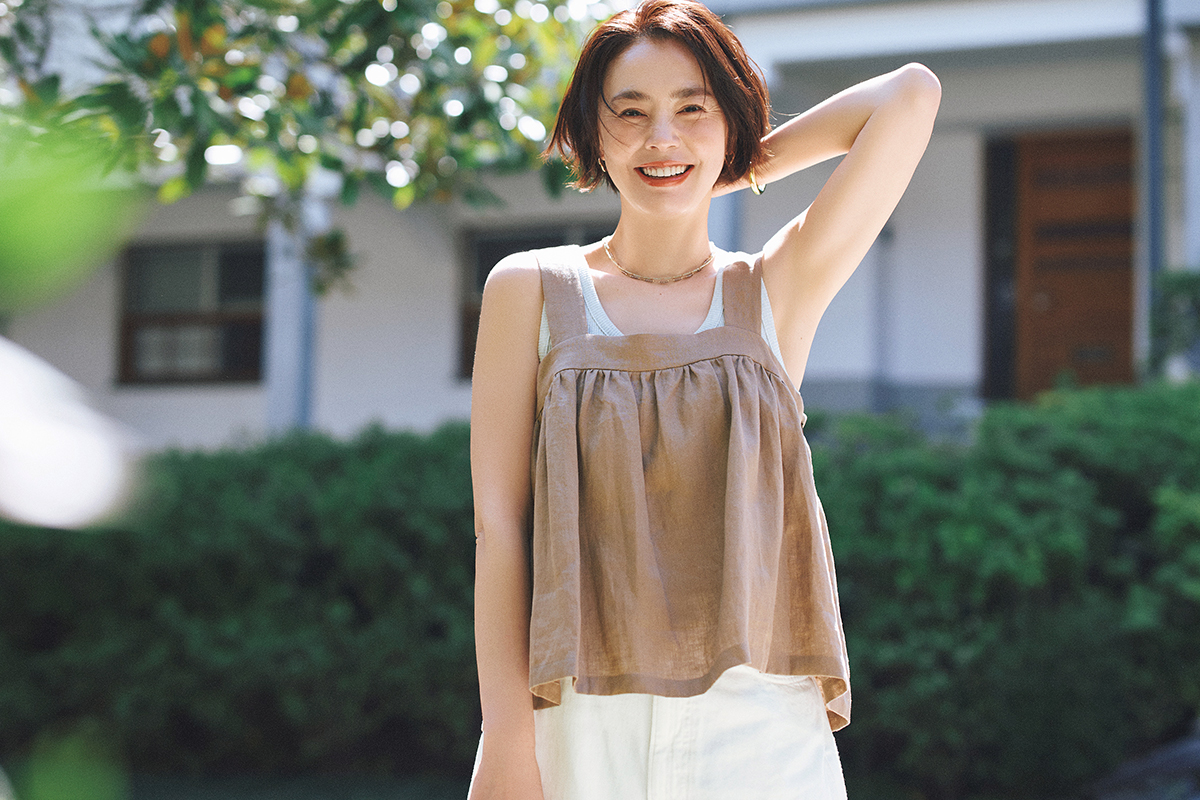 LEEマルシェ初登場！蛯原友里さんが着る「カレンソロジー」のブラウス