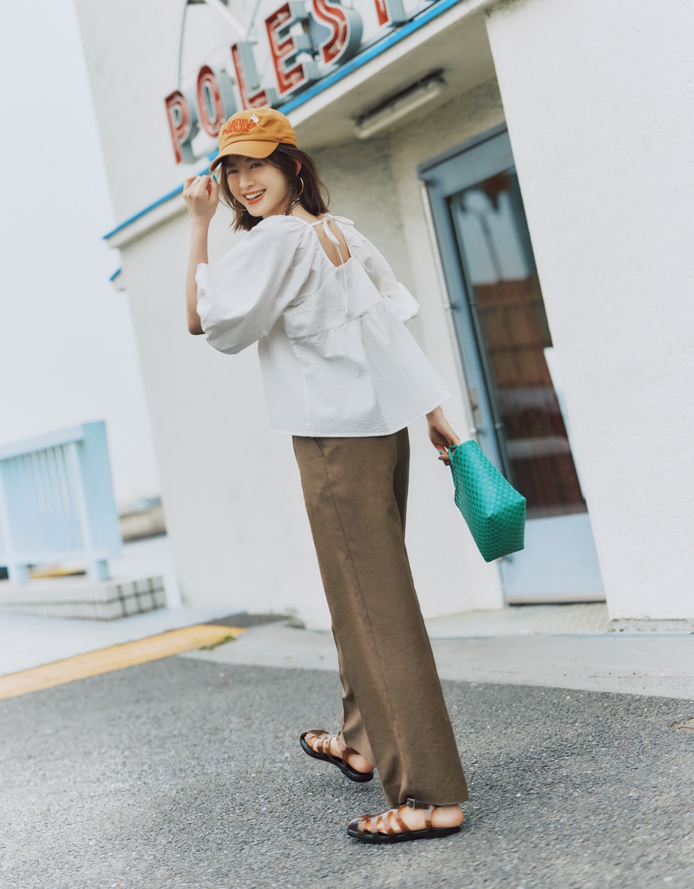 背中見せコーデ 高垣麗子さん