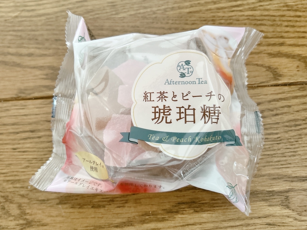 「ファミリーマート アフタヌーンティー監修」紅茶とピーチの琥珀糖のパッケージ