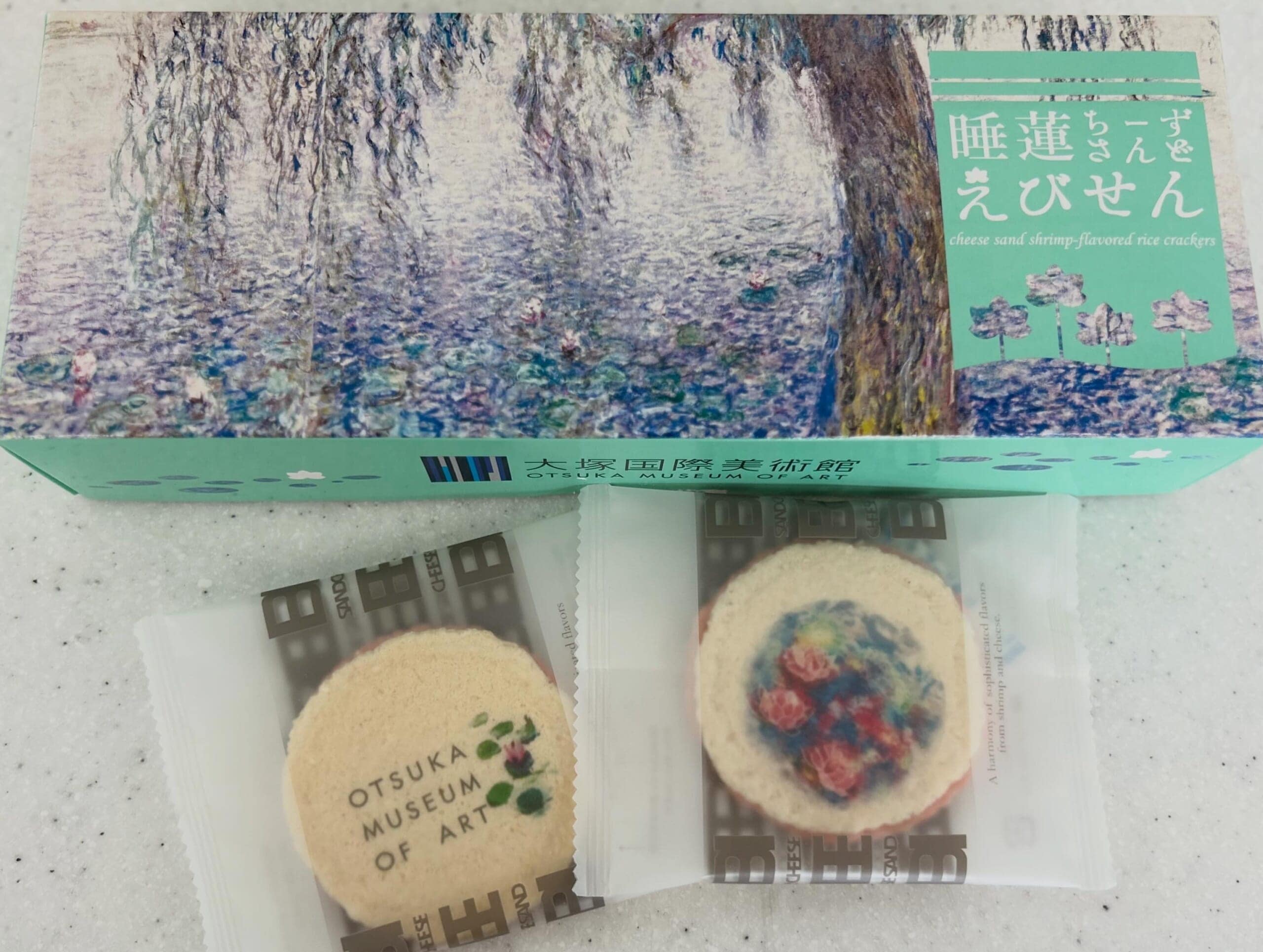 大塚国際美術館
睡蓮ちーずさんどえびせん
モネの『睡蓮』デザインの箱。８袋入り。