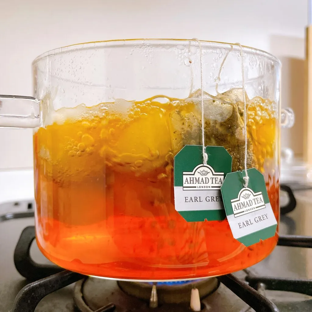 「梅アールグレイ」茶葉を入れたところ