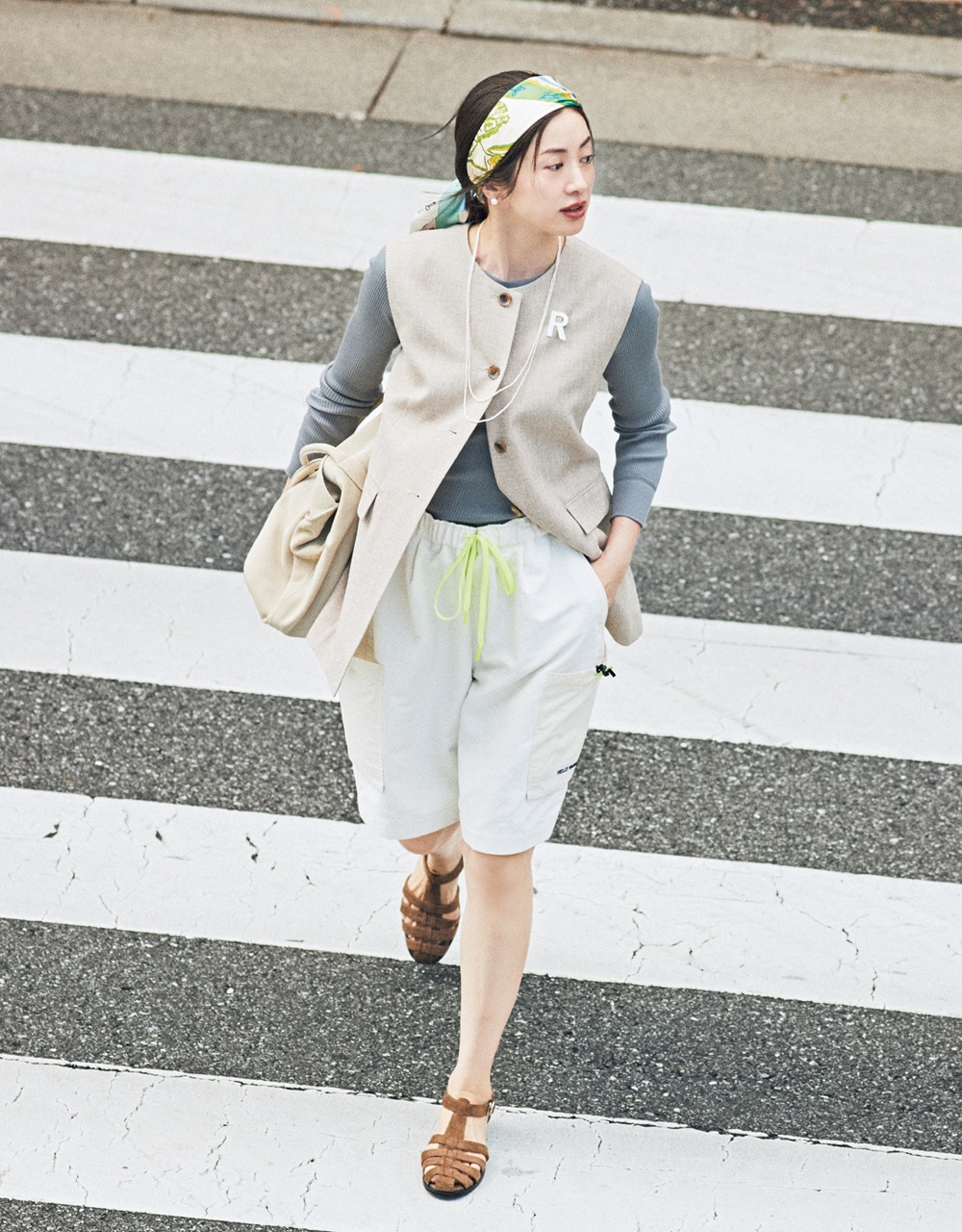 きれいめジレ+HELLY HANSEN のマリンショーツコーデ 高垣麗子さん