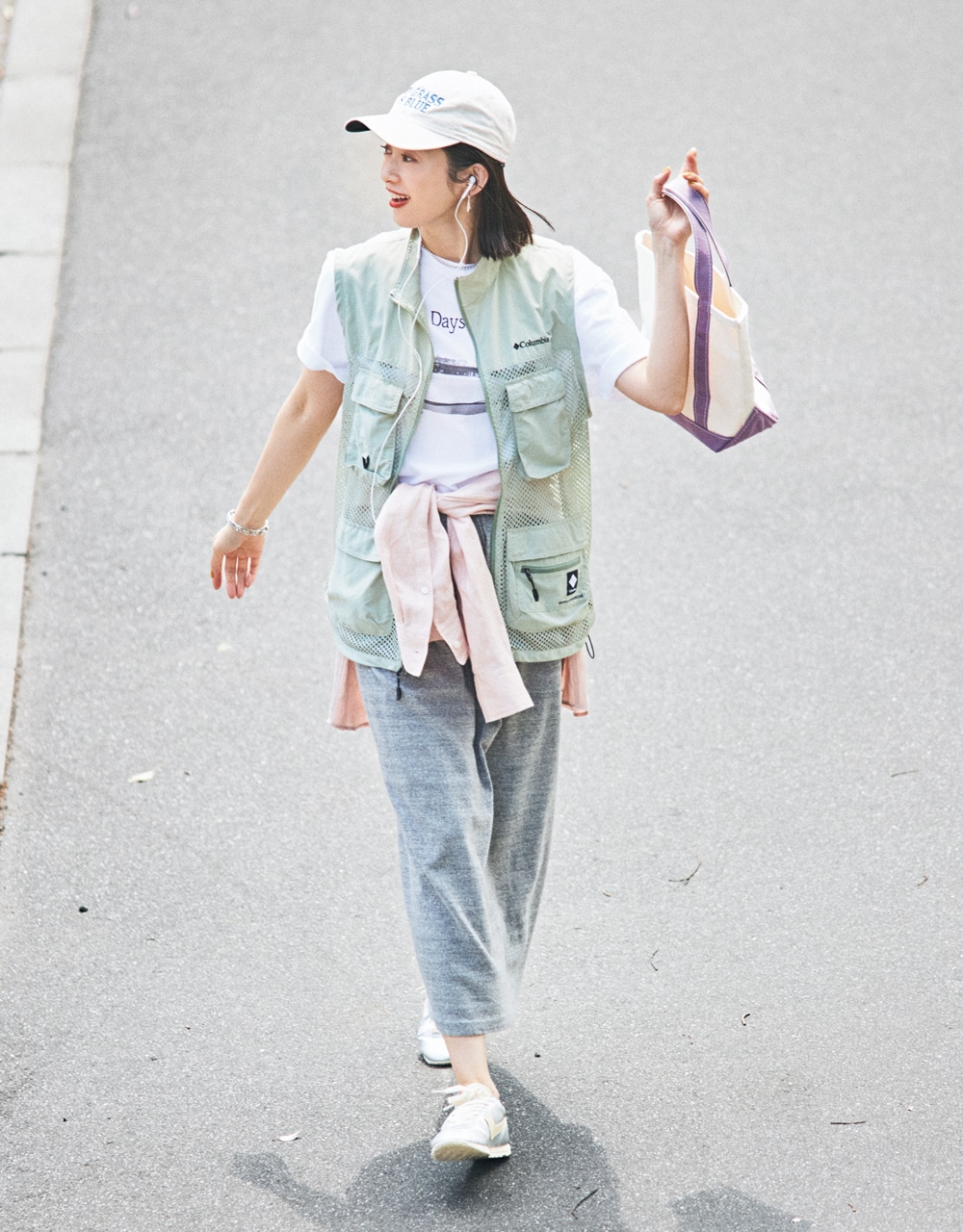 Tシャツ+Columbia のフィッシングベストコーデ 高垣麗子さん