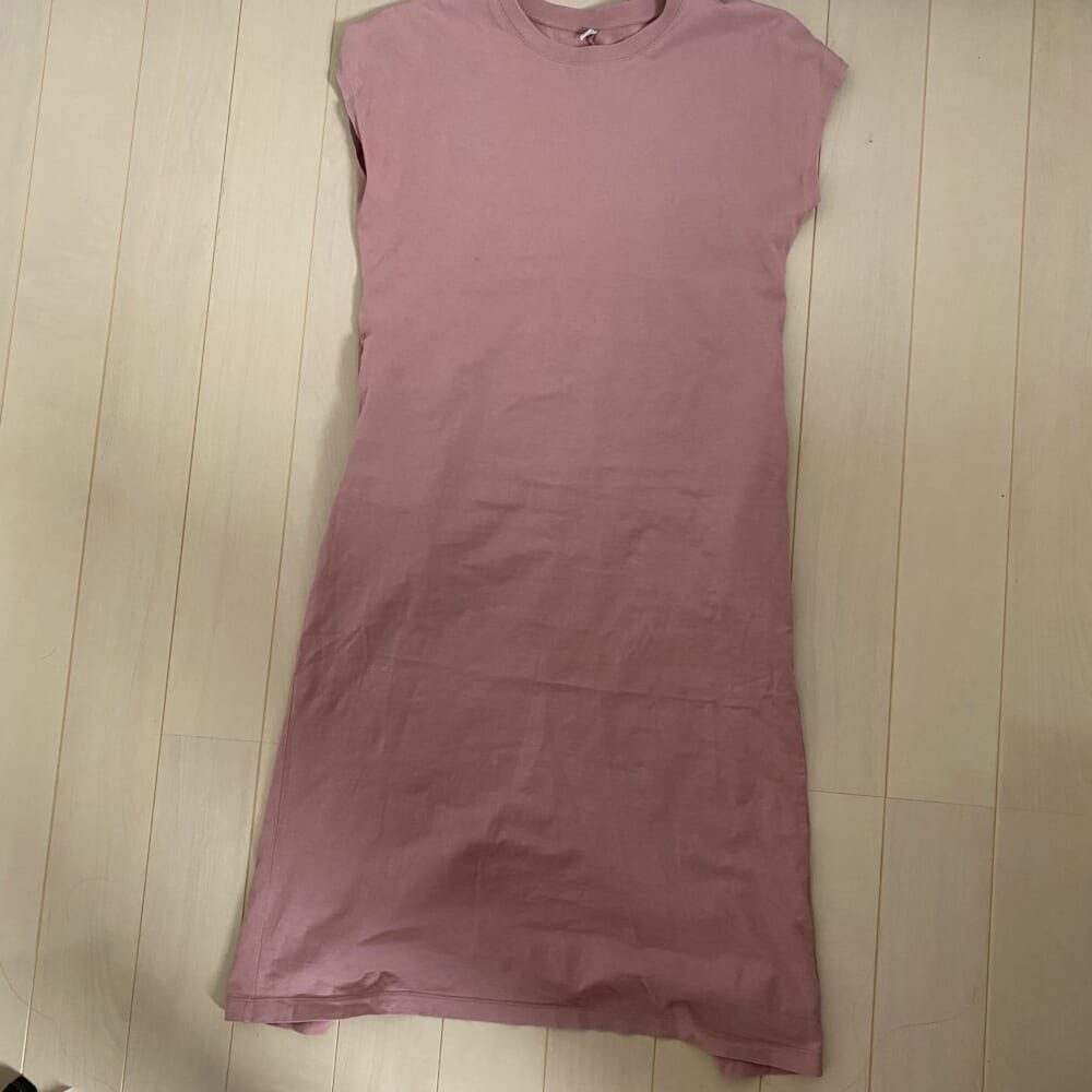ユニクロ　ワンピ　Tシャツ