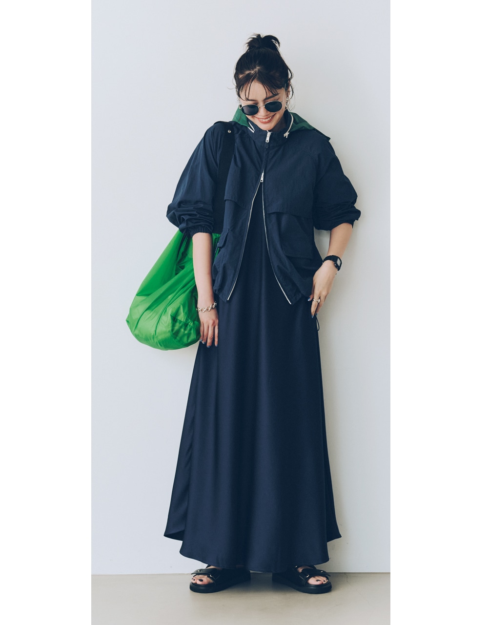 ネイビーのワントーンコーデ 岸本セシルさん