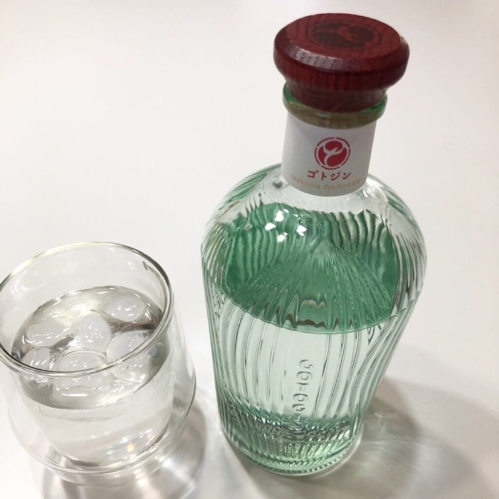 GOTOGIN(ゴトジン)瓶と中身