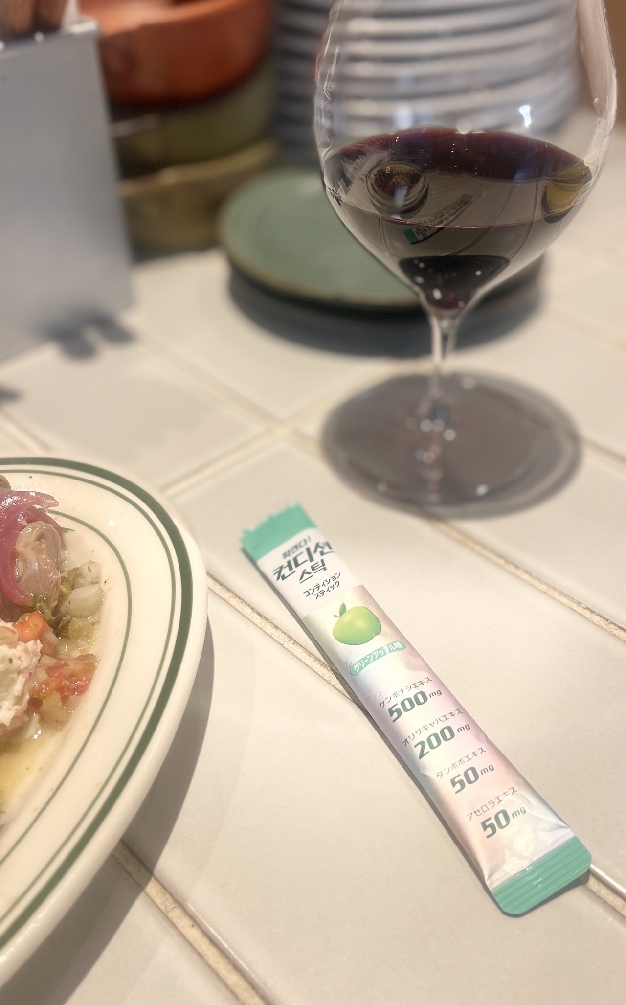 レストランのテープルとコンディションスティック