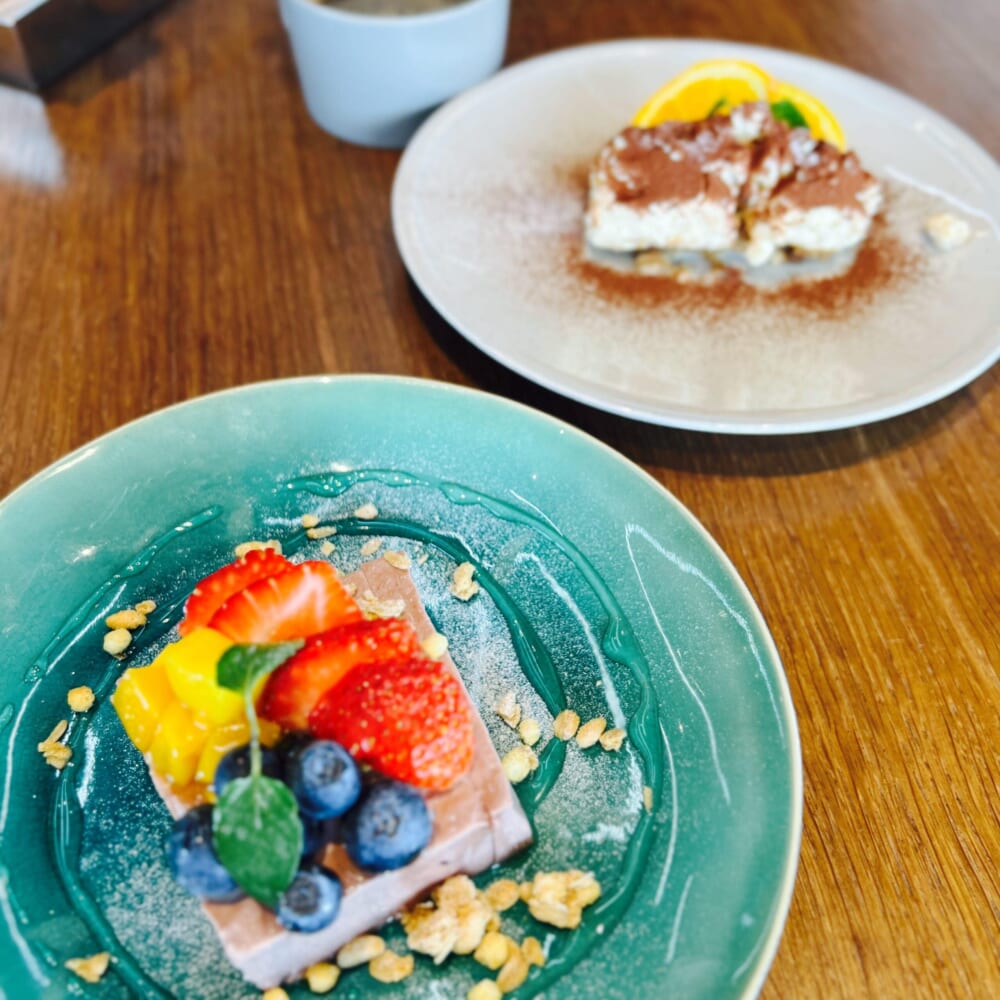 オレンジピールのティラミス アサイーのレアチーズケーキ EE100人隊デート　中央大学駿河台キャンパス　Good View Dining