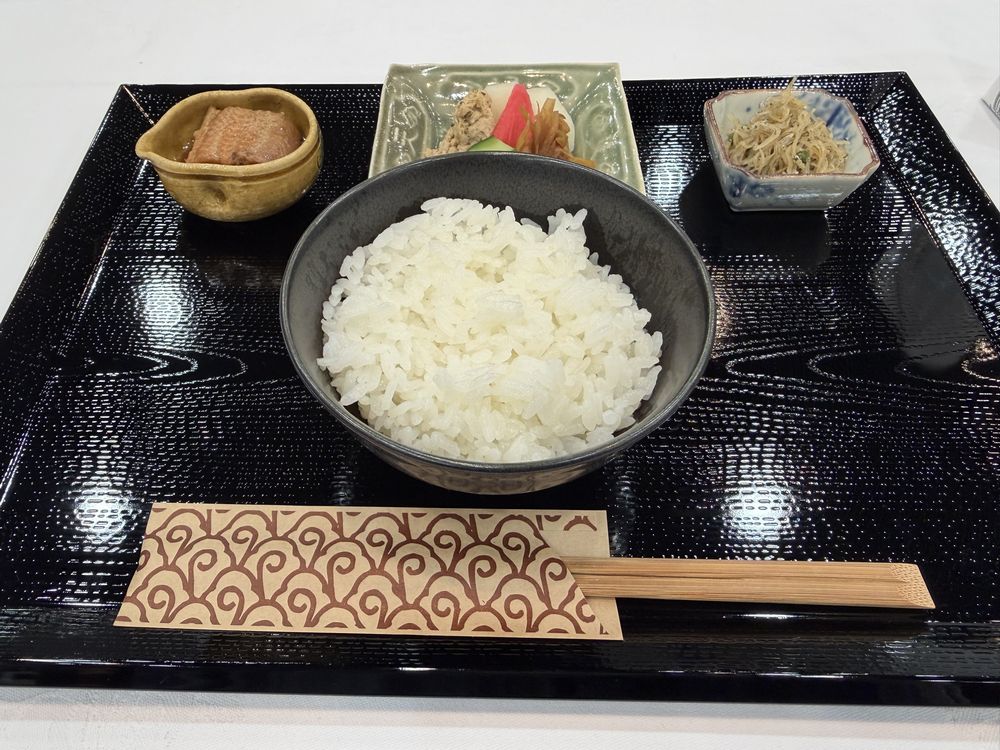 タイガー魔法瓶ご泡火炊き　神原サリーさん紹介家電 新製品発表会での試食（「よし澤」の吉澤定久さんによる絶品のごはんのお供と合わせた試食）