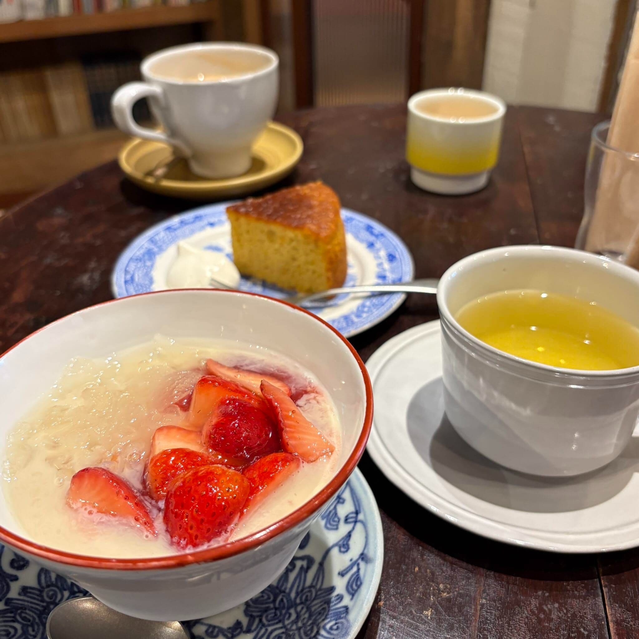 LEE100人隊が訪れたカフェのスイーツ