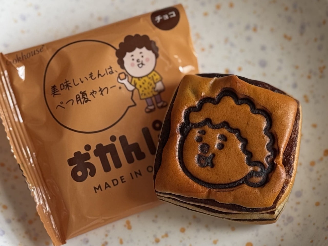 大阪土産「おかんパン」チョコのおかんの焼き印