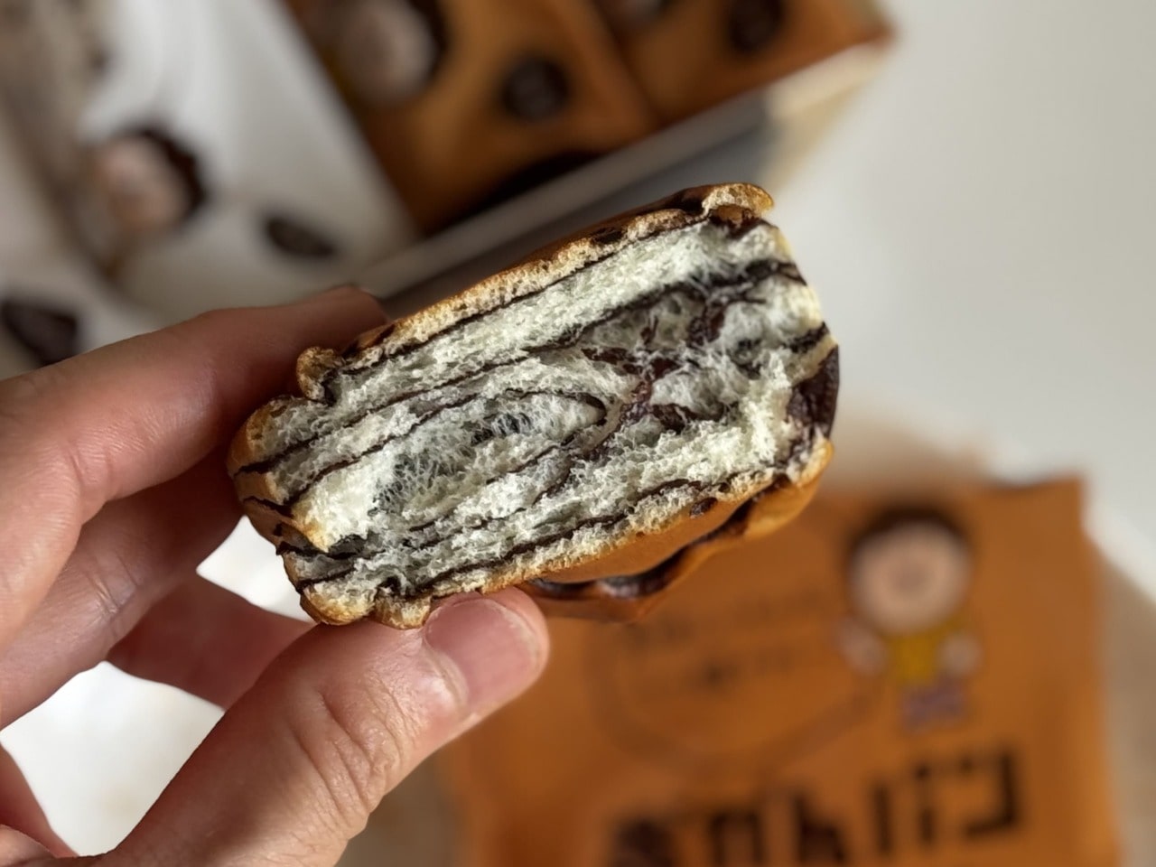 大阪土産「おかんパン」チョコの断面