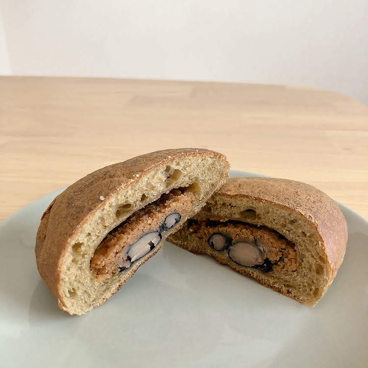 ほうじ茶と黒豆のパン 断面