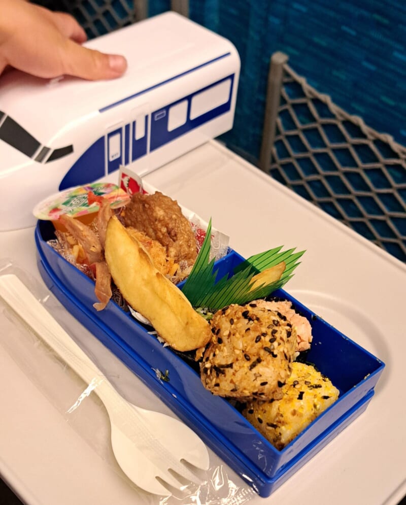 東京駅で購入した「0系新幹線弁当」