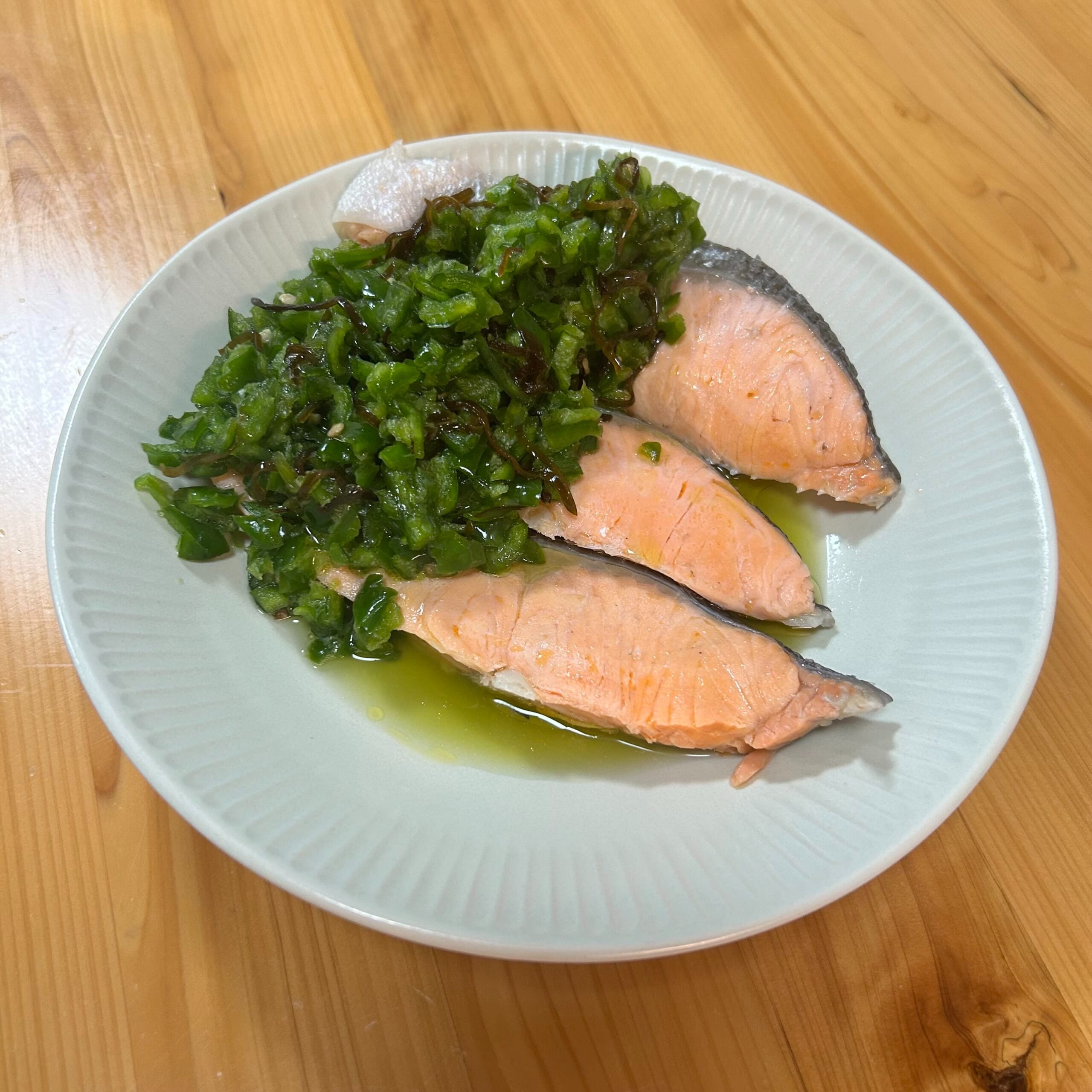 LEE100人隊が作った「サケの湯煮とピーマンソース」