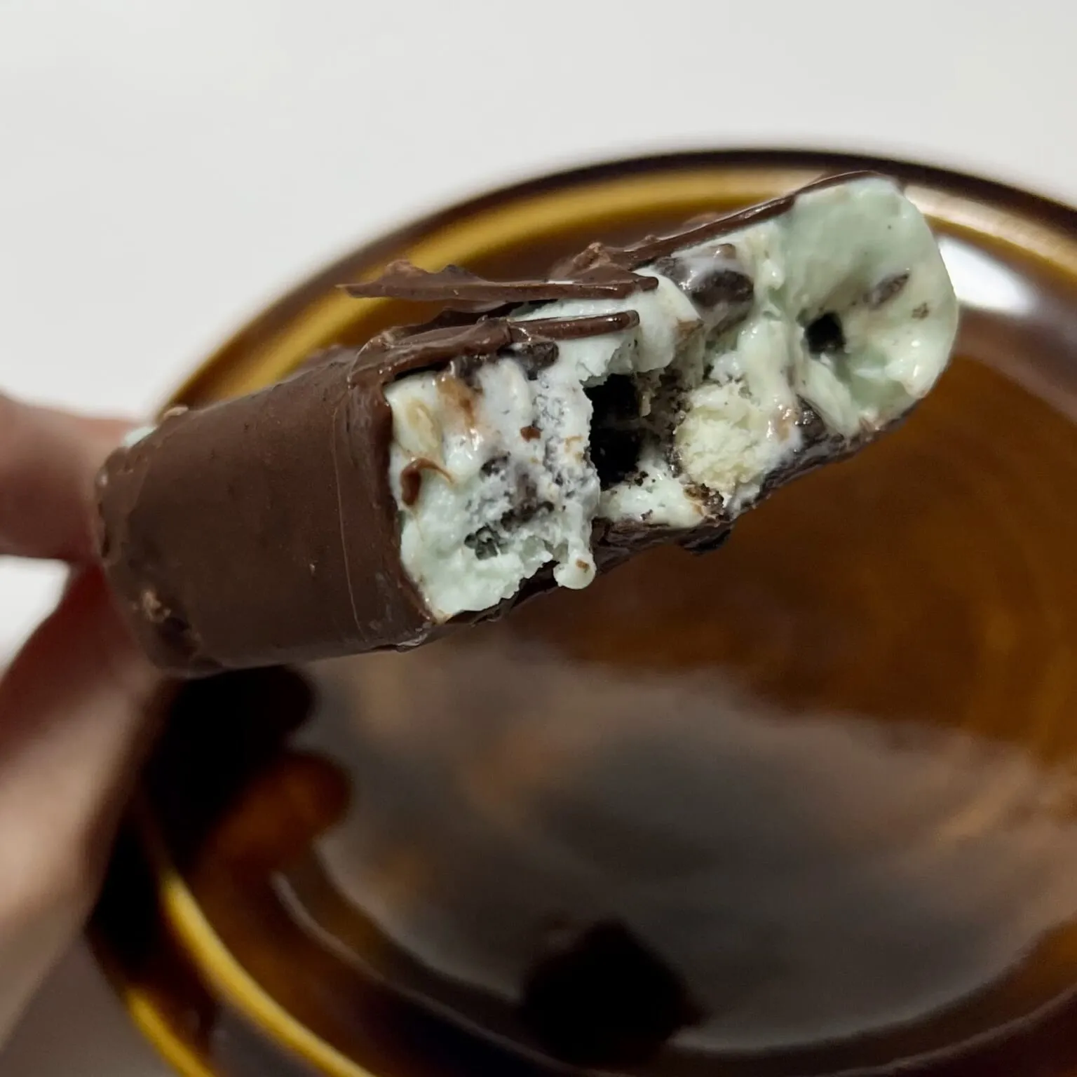 セブンイレブン「ブラックサンダー チョコミントアイス」断面