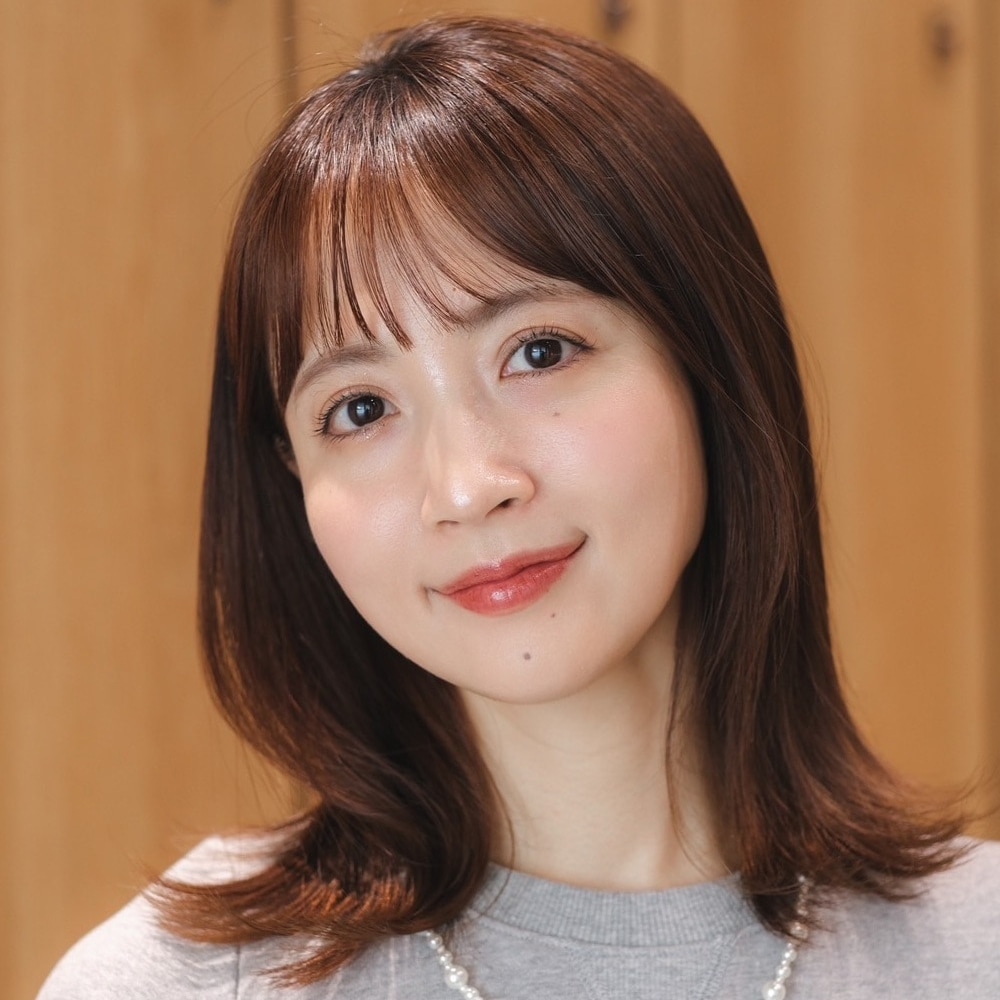 おさまりがいいワンカールで垢抜ける柔らかミディアム アザーカット01