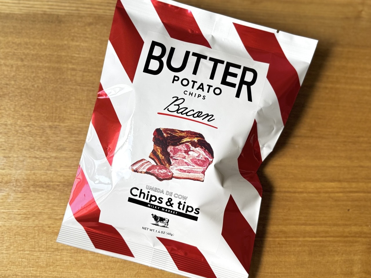 新大阪おすすめ土産「UMEDA DE COW - Chips&tips(チップス&チップス)」「ベーコンバターポテトチップス」パッケージ