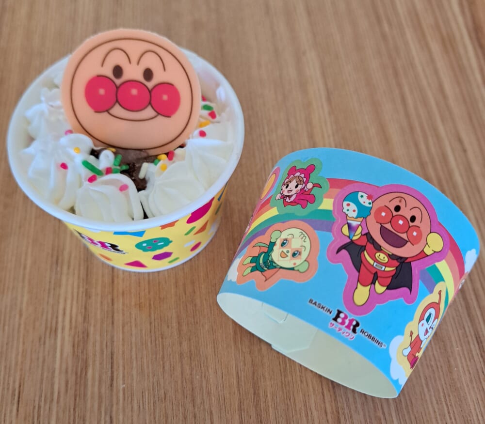 アンパンマンアイスのシールスリーブ