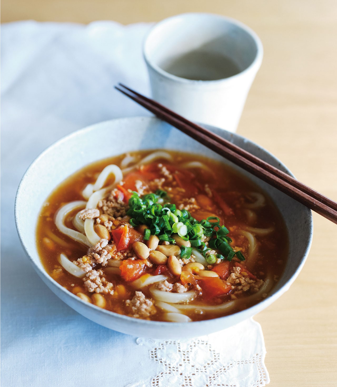 「豚ひき肉と納豆のピリ辛あんかけうどん」レシピ/長谷川あかりさん
